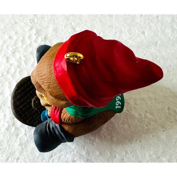 VTG 1992 Hallmark Toboggan Tail Keepsake Ornament Beaver & Baby Sledding Fun - Picture 9 of 13